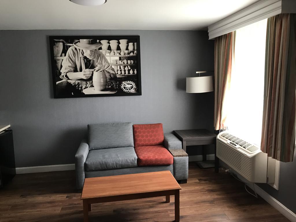 Super 8 By Wyndham Sturbridge Ξενοδοχείο Εξωτερικό φωτογραφία